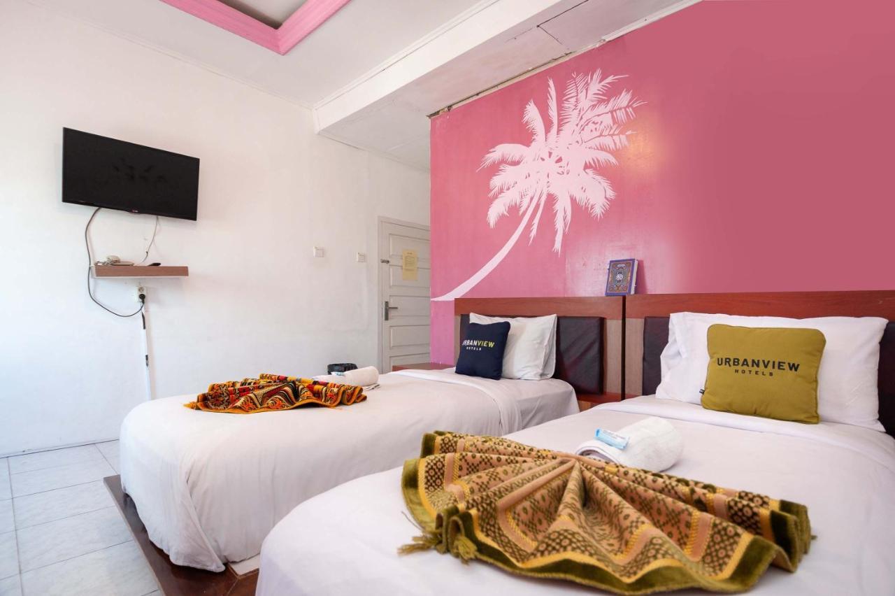 Urbanview Hotel Ananda Syariah By Reddoorz Bukittinggi Exteriör bild