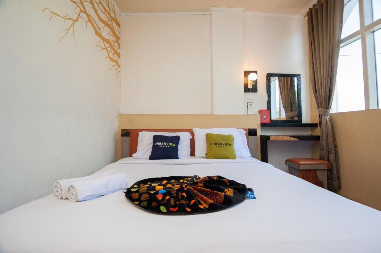 Urbanview Hotel Ananda Syariah By Reddoorz Bukittinggi Exteriör bild